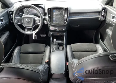 2019 Volvo Xc40 T5 Momentum z USA, uszkodzony, nr VIN YV4162XZ0K2004752